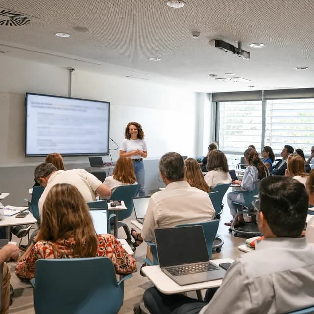 Una sessió pràctica de formació amb un claustre